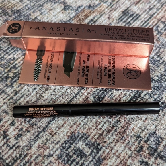 Anastacia Brow Definer Pencil in Medium Brown mini with spoolie brush - Picture 4 of 7